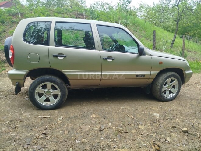 Chevrolet Niva-4