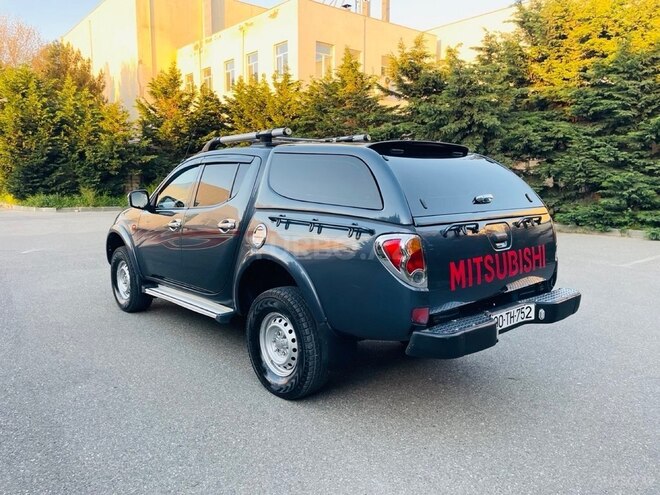 Mitsubishi L200-4