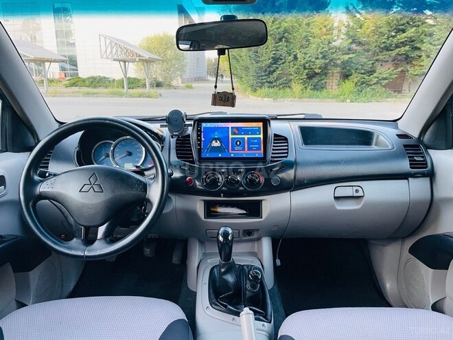 Mitsubishi L200-9