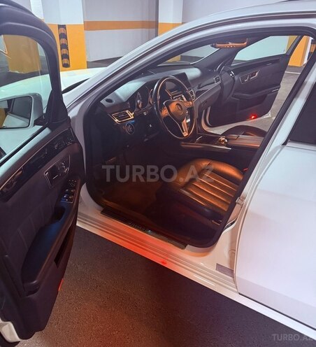 Mercedes E 220-11