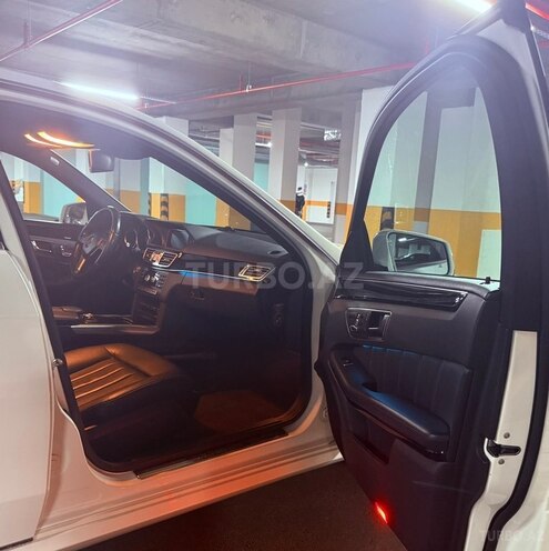 Mercedes E 220-12