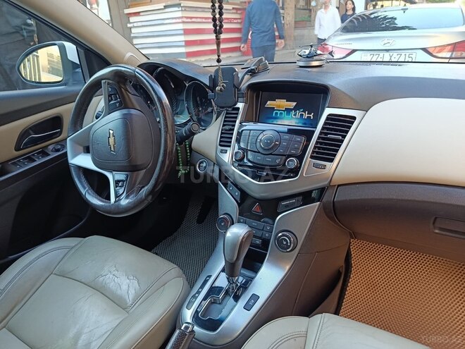 Chevrolet Cruze-10