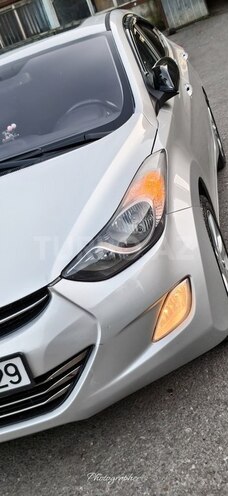 Hyundai Elantra-4