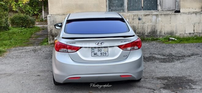 Hyundai Elantra-12