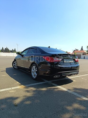 Hyundai Sonata-12