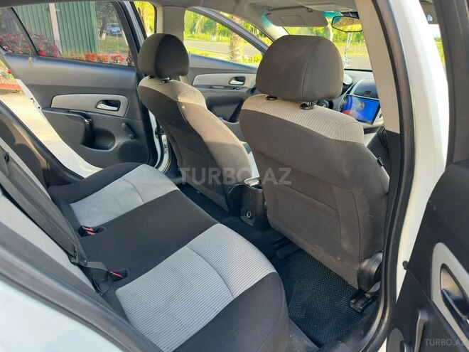 Chevrolet Cruze-11