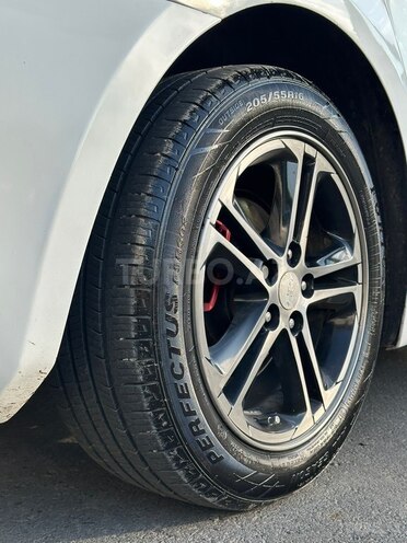 Chevrolet Cruze-12