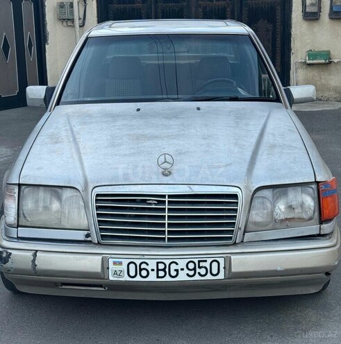 Mercedes 220 E-1