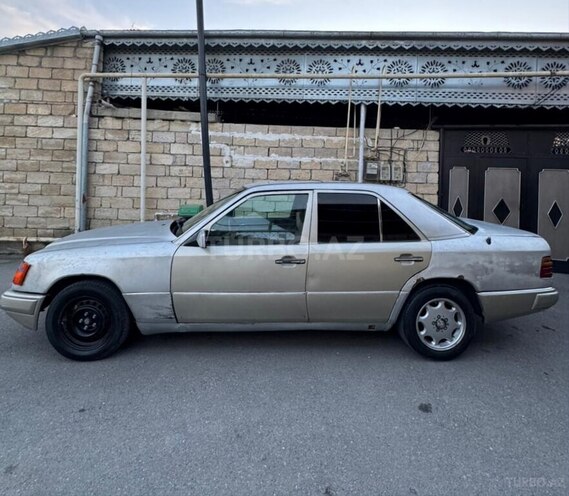 Mercedes 220 E-5