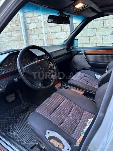 Mercedes 220 E-9