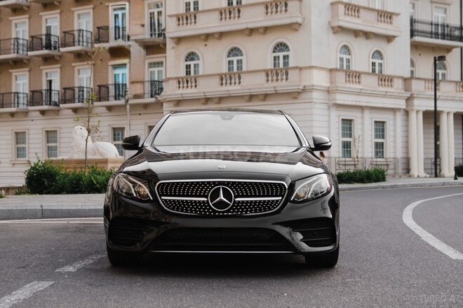Mercedes E 300 4MATIC-1