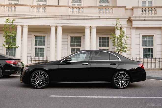 Mercedes E 300 4MATIC-3