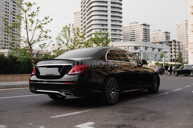 Mercedes E 300 4MATIC-4