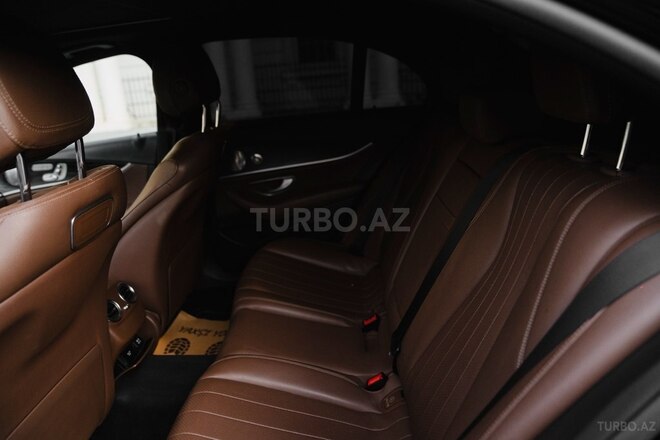 Mercedes E 300 4MATIC-9