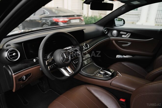 Mercedes E 300 4MATIC-7