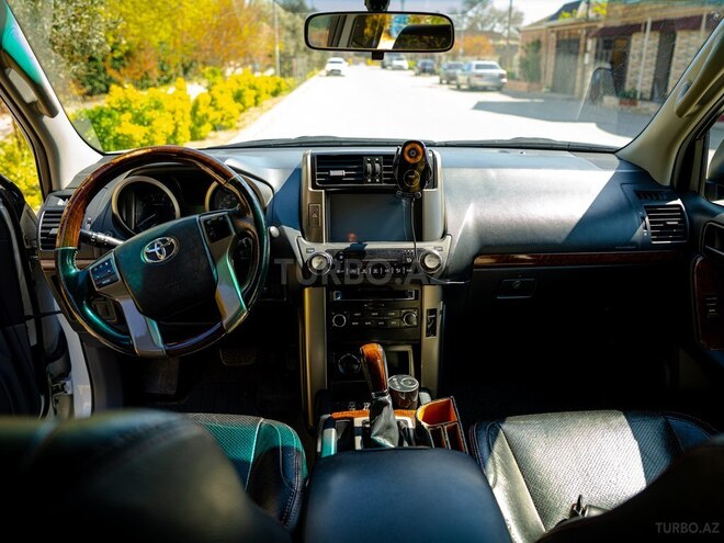 Toyota Land Cruiser Prado-9