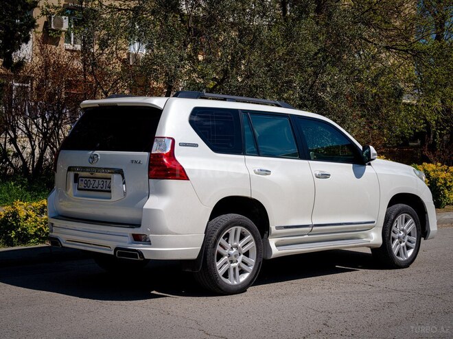 Toyota Land Cruiser Prado-4