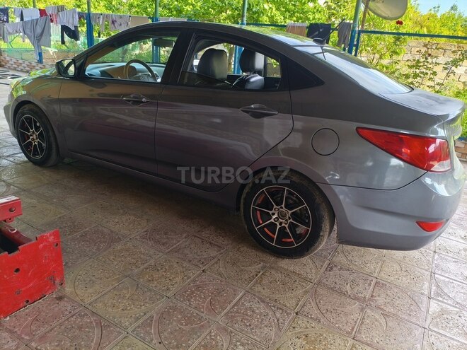 Hyundai Accent-6