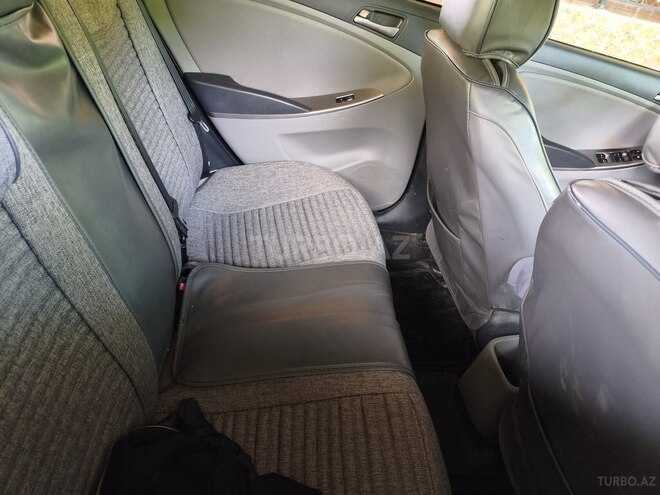 Hyundai Accent-3
