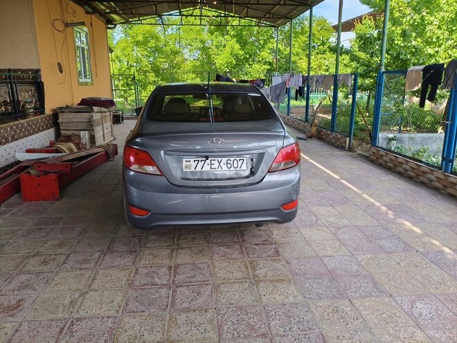 Hyundai Accent-5