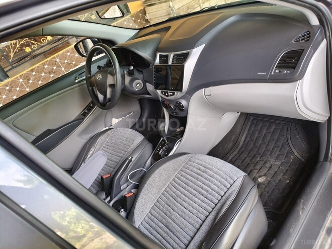 Hyundai Accent-2