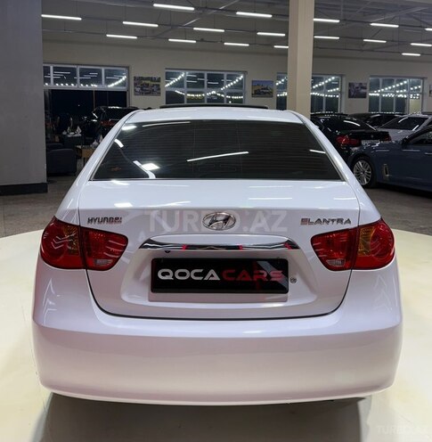 Hyundai Elantra-11