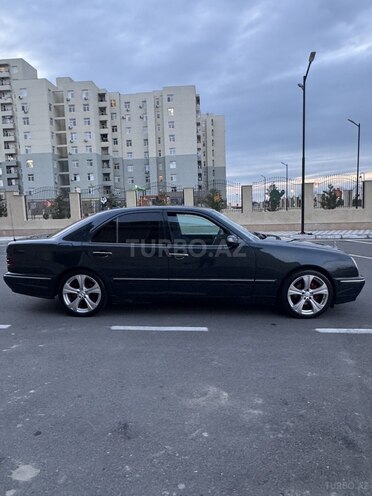 Mercedes E 220-5