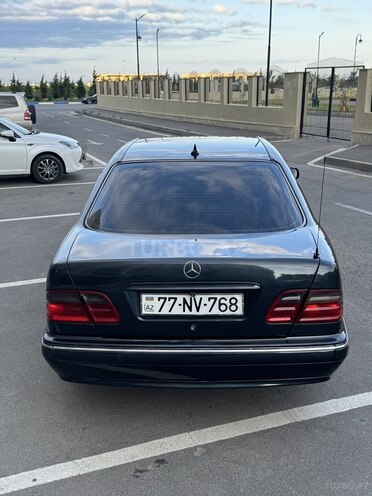 Mercedes E 220-10