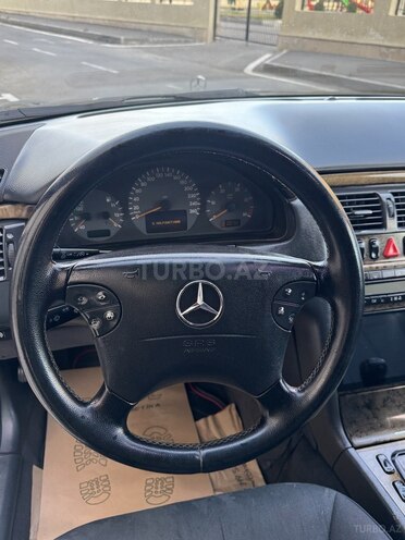 Mercedes E 220-17