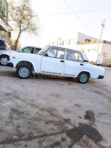 LADA (VAZ) 2107-2