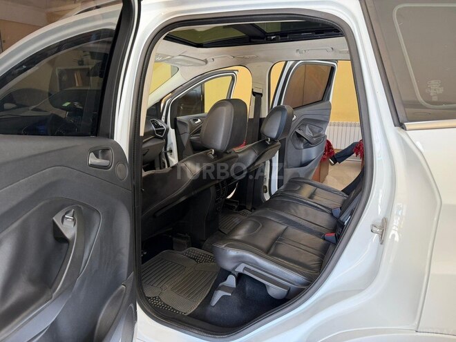 Ford Kuga-13