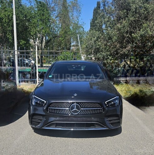 Mercedes E 300 e-1
