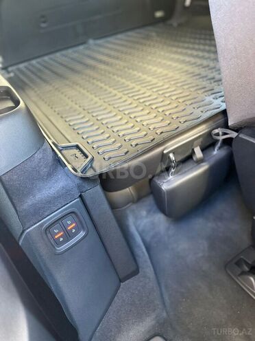 Audi Q7-8