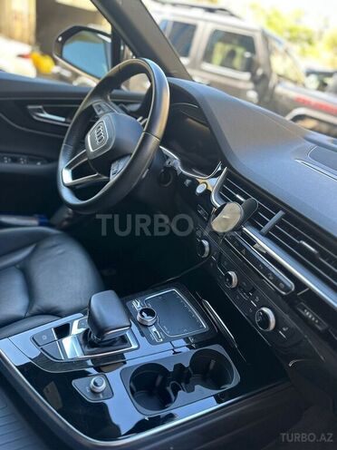 Audi Q7-4