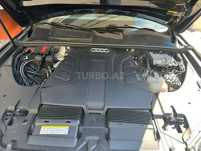 Audi Q7-9