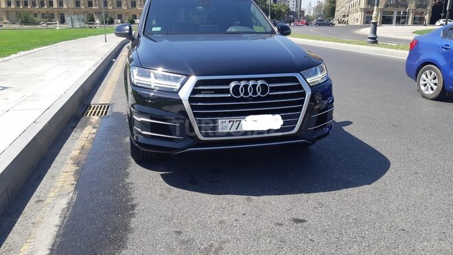 Audi Q7-1