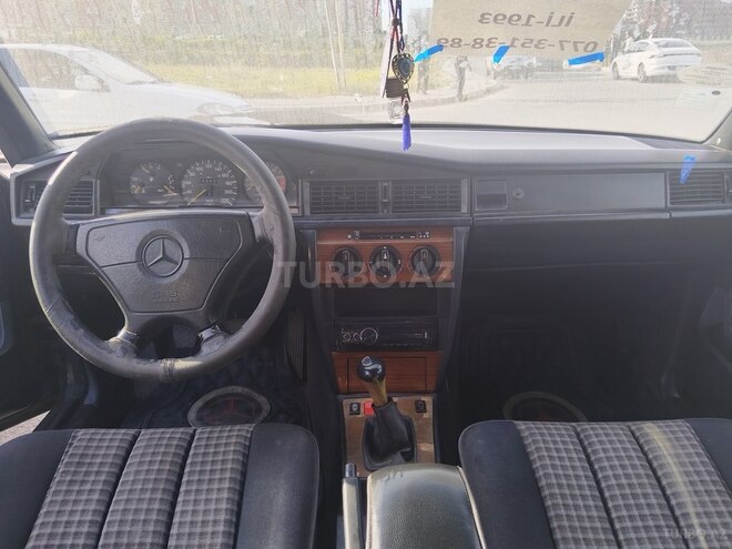 Mercedes 190-2