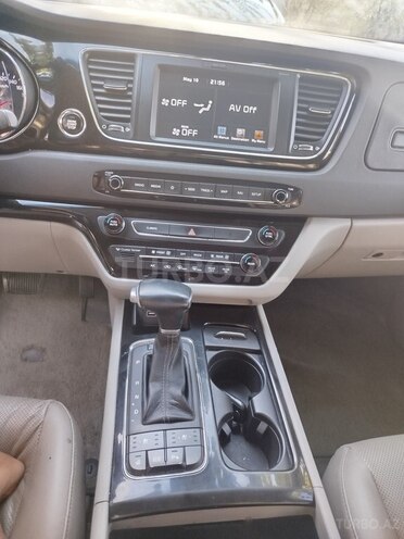 Kia Carnival-9