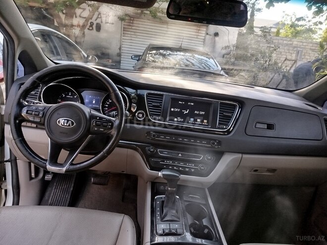 Kia Carnival-7