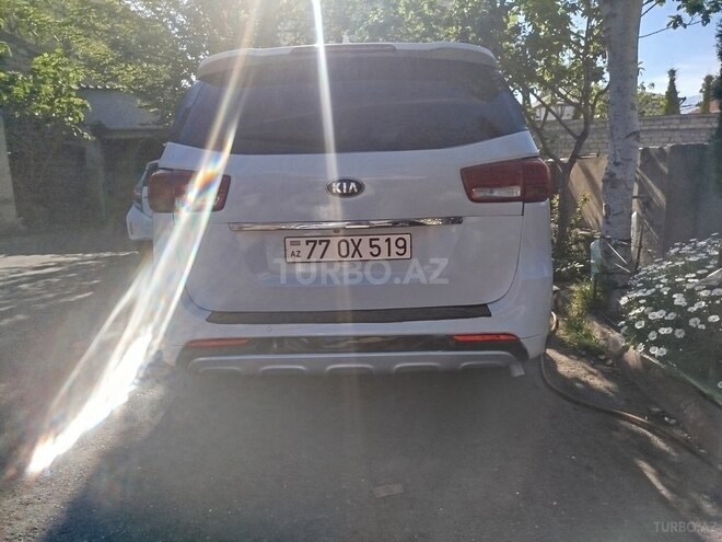 Kia Carnival-4