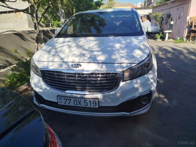 Kia Carnival-1