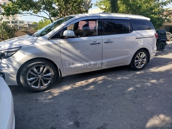 Kia Carnival-3