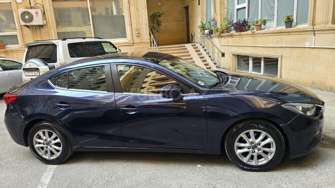 Mazda 3-8