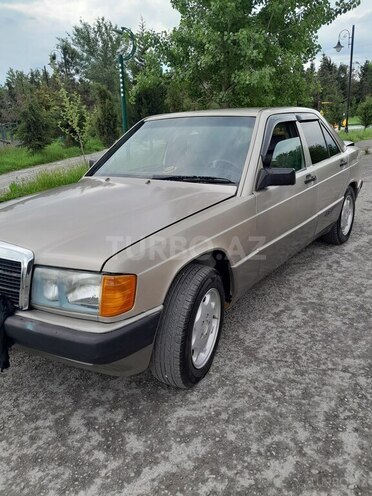 Mercedes 190-5