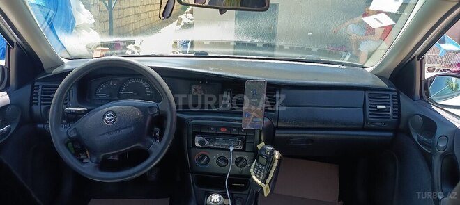 Opel Vectra-10