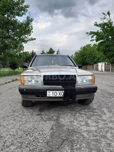 Mercedes 190-1