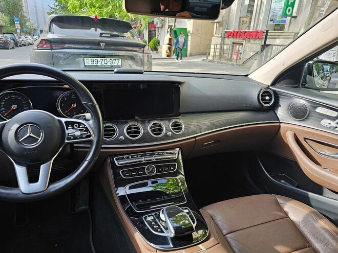 Mercedes E 220 d-11
