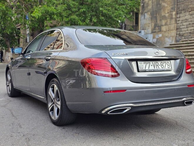 Mercedes E 220 d-4