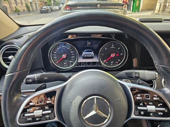 Mercedes E 220 d-12