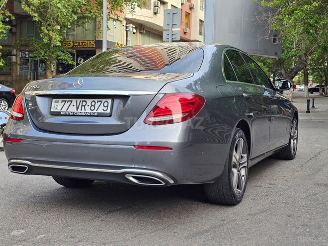 Mercedes E 220 d-3